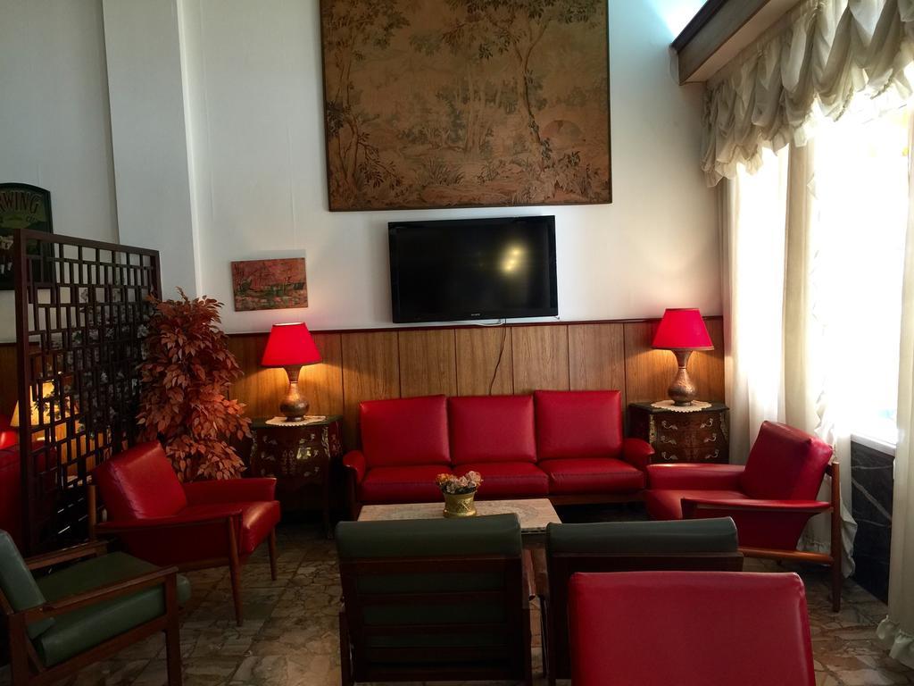 Embassy Hotel Beirut Exteriör bild