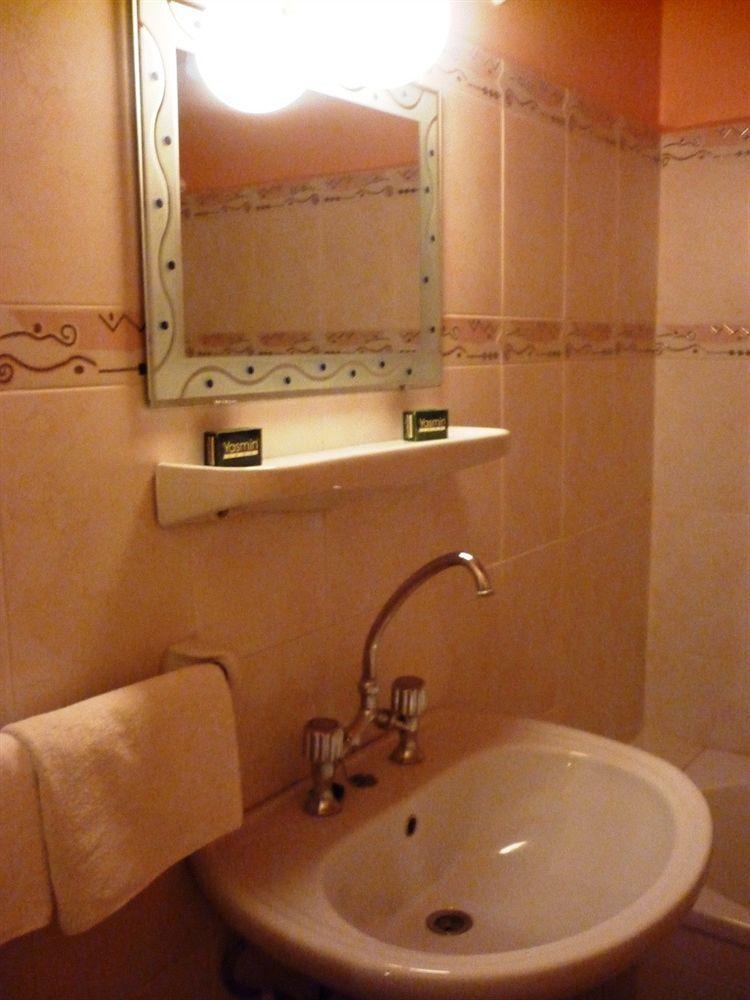 Embassy Hotel Beirut Exteriör bild